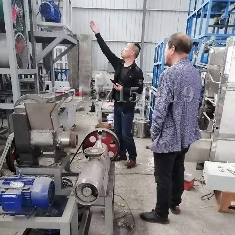 客戶到生產車間考察全自動米線機