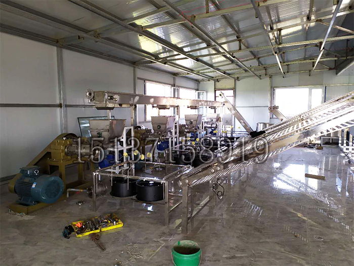 吉林梅河口全自動(dòng)米線(xiàn)機(jī)安裝現(xiàn)場(chǎng)